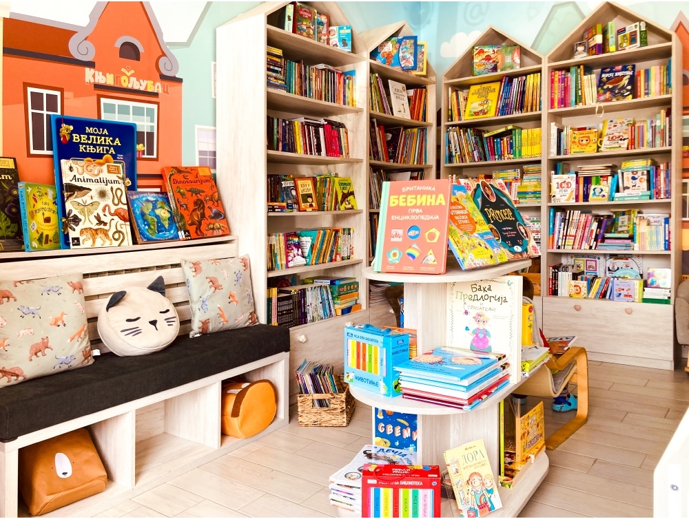 本屋さん インタビュー】美味しいコーヒーやスイーツと共に楽しめる、街の本屋